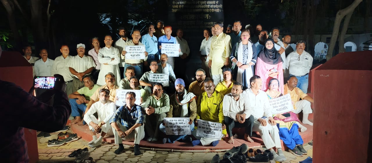 जिला एवं महानगर कांग्रेस कमेटी ने आज शहीद पार्क पर शहीद हुए जवानों को दीप प्रज्वलित कर श्रद्धांजलि अर्पित की जिला एवं महानगर कांग्रेस कमेटी ने आज शहीद पार्क पर शहीद हुए जवानों को दीप प्रज्वलित कर श्रद्धांजलि अर्पित की