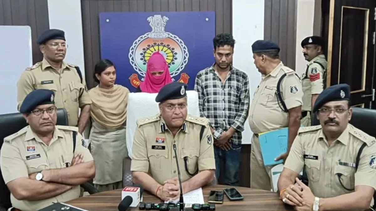 नाम बदलकर रह रहा था बांग्लादेशी कपल, पैन कार्ड और वोटर आईडी भी बनवाया; लेकिन आधार कार्ड से खुल गई पोल नाम बदलकर रह रहा था बांग्लादेशी कपल, पैन कार्ड और वोटर आईडी भी बनवाया; लेकिन आधार कार्ड से खुल गई पोल