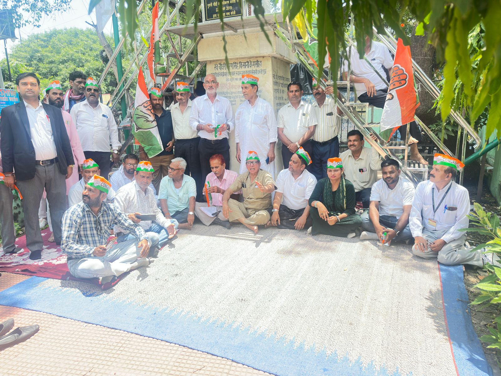 महानगर कांग्रेस पार्टी ने DM के माध्यम से किसानों की समस्या को लेकर महामहिम राज्यपाल को दिया ज्ञापन