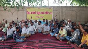 संभल में विद्युत कर्मचारी का निजीकरण के विरोध में अनिश्चितकालीन कार्य बहिष्कार