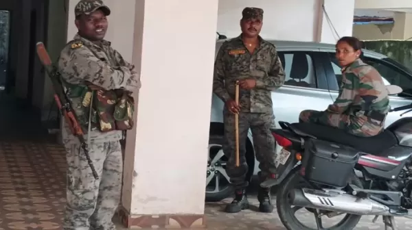 Jharkhand News: नोवामुंडी में CO के दफ्तर और आवास पर ताबड़तोड़ छापामारी, फाइल खंगालने में जुटी ACB की टीम