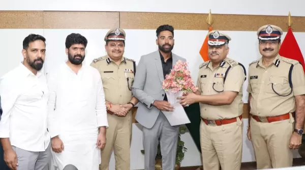  मोहम्मद सिराज को तेलंगाना सरकार ने दी नौकरी, अब डीएसपी बनकर करेंगे देश की सेवा