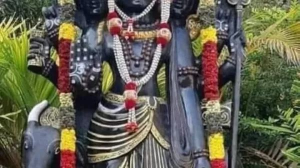 भगवान श्री शनि धाम मुजफ्फरपुर में काला छाता चढ़ाते ही उतर जाती साढ़ेसाती